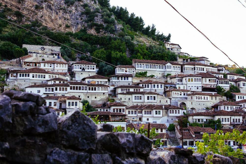 Hotel Vila Nino Berat Exterior foto
